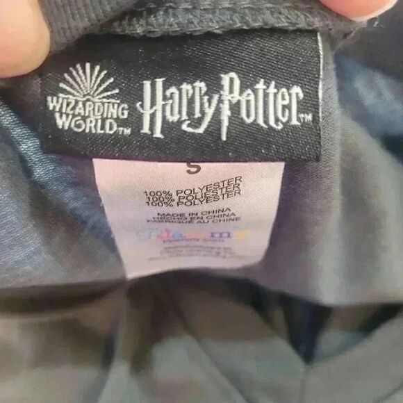 Harry Potter Unisex Adult Dark Navy Poly Hufflepuff V-Neck Short Sleeve T-Shirt - Picture 4 of 6